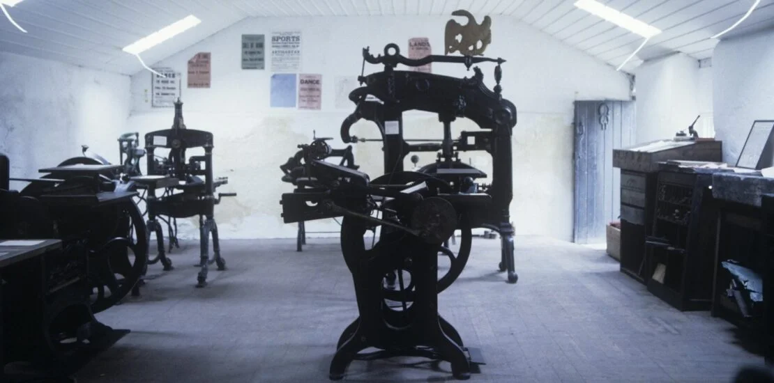 Article The UAE's Use of Printing Presses  A Comprehensive Guide